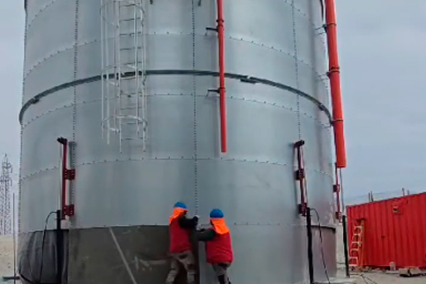 estanque apernado de red-tank.com