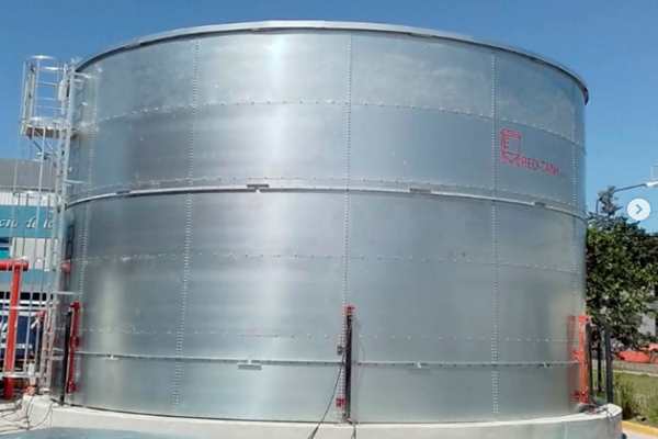 estanque apernado de red-tank.com
